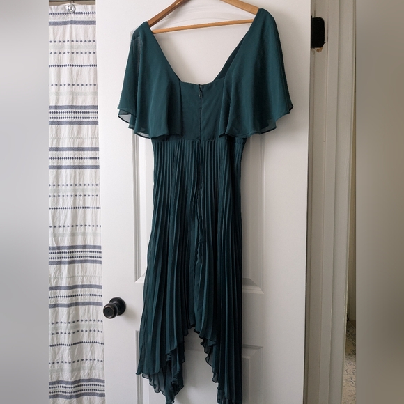 NWT Kensie Handkerchief Hem Pleated Dress - Picture 5 of 7